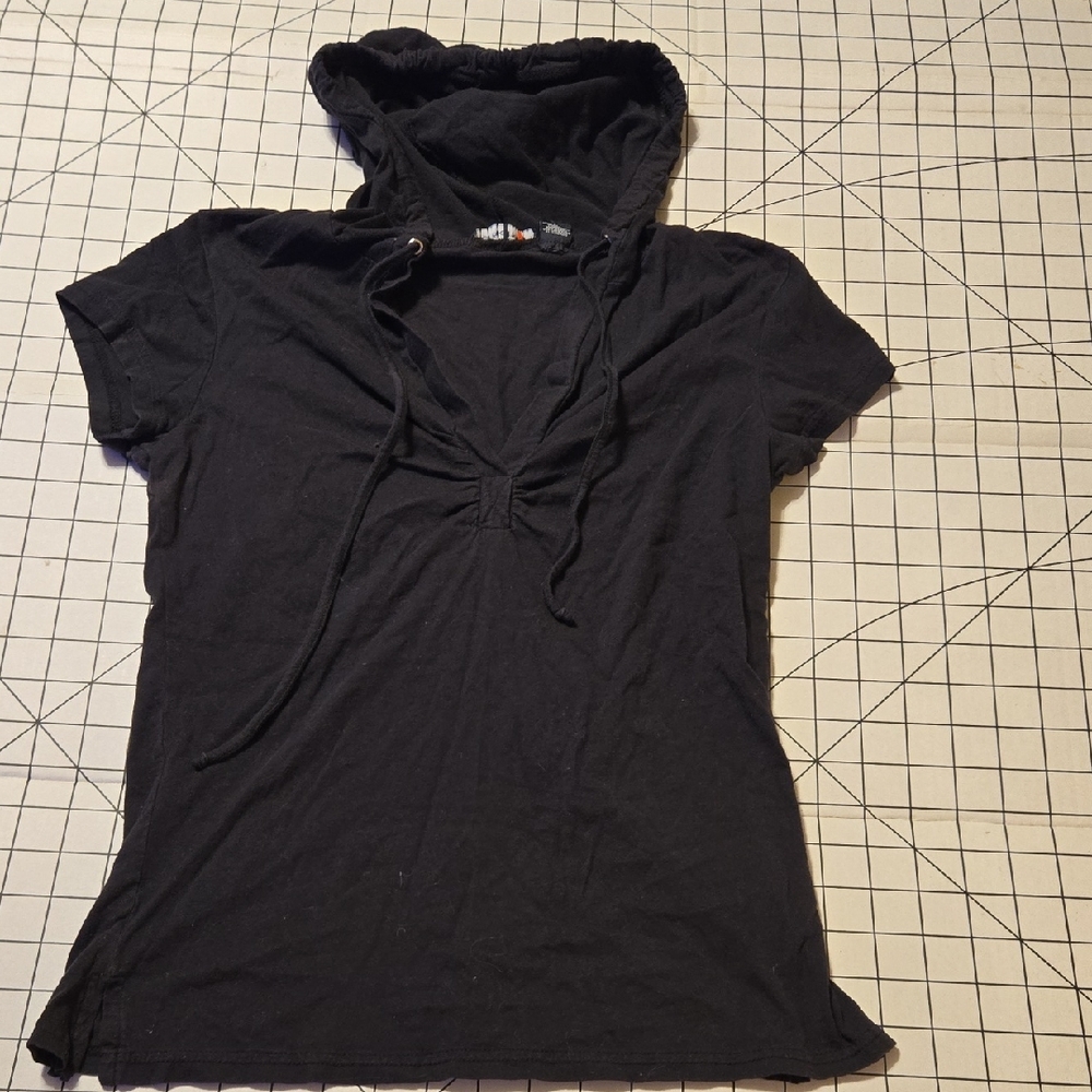 Derek Heart Black Hooded Tshirt Medium: C